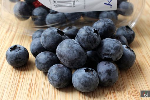 Mercoledì Veg: oggi cuciniamo la deliziosa ricetta del riso nero agli asparagi e mirtilli