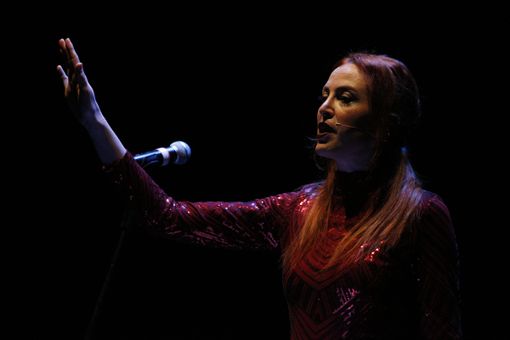 Le passioni e i tormenti della rossa più famosa d'Italia domani in scena a Moncalvo con "Rosso Milva" Le passioni e i tormenti della rossa più famosa d'Italia domani in scena a Moncalvo con "Rosso Milva"