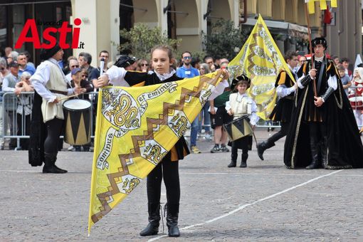 Il Rione San Silvestro ricorda Sergio Panza trasmettendo l'amore per il Palio e le tradizioni nelle scuole Il Rione San Silvestro ricorda Sergio Panza trasmettendo l'amore per il Palio e le tradizioni nelle scuole