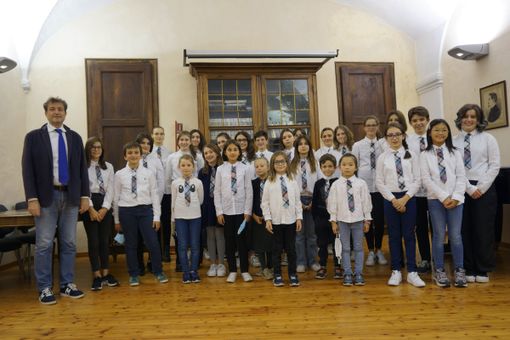 Il coro delle voci bianche dell'istituto di musica Verdi di Asti con l'orchestra sinfonica Rai in 'Beatrice'