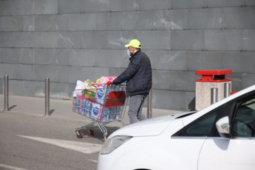 "Gli addetti alla sicurezza dei supermercati non sono titolati per controllare le auto". Le riflessioni del consigliere comunale Spata "Gli addetti alla sicurezza dei supermercati non sono titolati per controllare le auto". Le riflessioni del consigliere comunale Spata