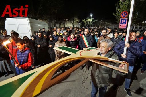 Un'immagine della Via Crucis 2023 (Merphefoto) Un'immagine della Via Crucis 2023 (Merphefoto)