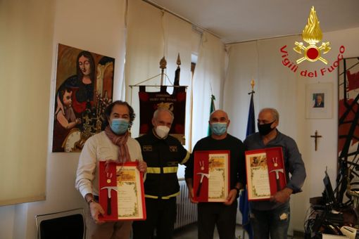 Vigili del Fuoco Asti, riconoscimenti per nuovi pensionati e croce di anzianità per 15 anni di servizio