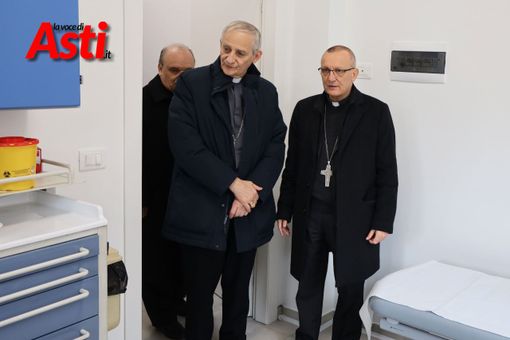 Nell'immagine (ph. Merfephoto - Efrem Zanchettin), risalente al novembre 2023 quando è stato inaugurato il centro, il cardinale Matteo Maria Zuppi, presidente delle Conferenza Episcopale Italiana, con il vescovo di Asti monsignor Prastaro in uno degli ambulatori del centro Nell'immagine (ph. Merfephoto - Efrem Zanchettin), risalente al novembre 2023 quando è stato inaugurato il centro, il cardinale Matteo Maria Zuppi, presidente delle Conferenza Episcopale Italiana, con il vescovo di Asti monsignor Prastaro in uno degli ambulatori del centro
