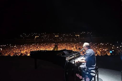 Gigi D'Alessio in concerto a Palermo il 6 luglio (Ph tratta dal profilo Facebook) Gigi D'Alessio in concerto a Palermo il 6 luglio (Ph tratta dal profilo Facebook)