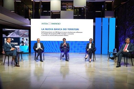 Intesa Sanpaolo, dopo l'integrazione di Ubi, da Banca dei territori 20 miliardi erogati in 5 mesi Intesa Sanpaolo, dopo l'integrazione di Ubi, da Banca dei territori 20 miliardi erogati in 5 mesi