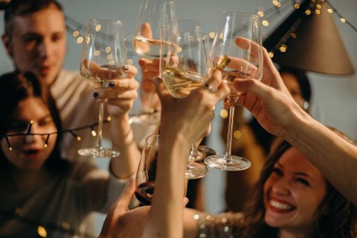 Gen Z - Il mondo dei giovani - Come i ragazzi si preparano ad accogliere il nuovo anno Gen Z - Il mondo dei giovani - Come i ragazzi si preparano ad accogliere il nuovo anno