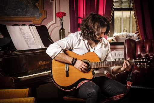 Dall'Agricooltour al Premio Panseri fino a Il Tenco Ascolta: la tre giorni live del cantautore astigiano Jacopo Perosino Dall'Agricooltour al Premio Panseri fino a Il Tenco Ascolta: la tre giorni live del cantautore astigiano Jacopo Perosino