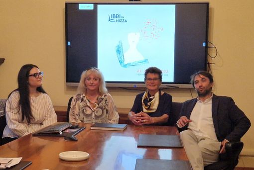 Miriana Cavallin e Antonella Cavallo dell'organizzazione, l'assessore alla Cultura Ausilia Quaglia, il sindaco di Nizza Monferrato Simone Nosenzo