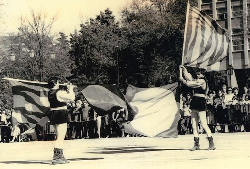 Le foto delle tre edizioni disputate in piazza Alfieri: 1977, 1978, 1979 tratte dal libro "Il Palio degli Sbandieratori" di Efrem Zanchettin e Massimo Mazzetto Le foto delle tre edizioni disputate in piazza Alfieri: 1977, 1978, 1979 tratte dal libro "Il Palio degli Sbandieratori" di Efrem Zanchettin e Massimo Mazzetto