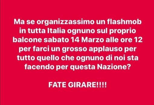 Musica dalla finestra e applausi dai balconi. L'Italia si unisce nei flash mob Musica dalla finestra e applausi dai balconi. L'Italia si unisce nei flash mob