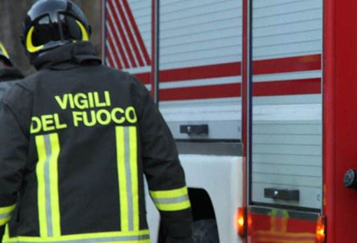Asti: prende fuoco scooter in un vano scale di un condominio, nessuna grave conseguenza