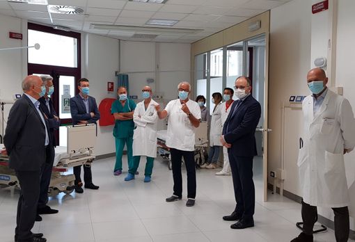 Carlo Mario Demartini, Giorgio Galvagno, Giovanni Messori Ioli, Maggiorino Barbero (Ostetricia e Ginecologia), Marco Scaglione (Cardiologia), Gianluca Ghiselli, Tiziana Ferraris, Katia Moffa (Direzione professioni sanitarie), Massimo Rissone (Coordinatore infermieristico Pronto Soccorso), Maurizio Rasero e Francesco De Rosa (Malattie Infettive) nella nuova Area Maxi Emergenze Asl AT.