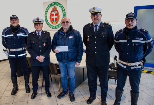Nella foto il presidente ASTRO , Franco Testore, il comandante Saracco e parte del personale di Polizia Municipale che ha lavorato alla bella iniziativa Nella foto il presidente ASTRO , Franco Testore, il comandante Saracco e parte del personale di Polizia Municipale che ha lavorato alla bella iniziativa