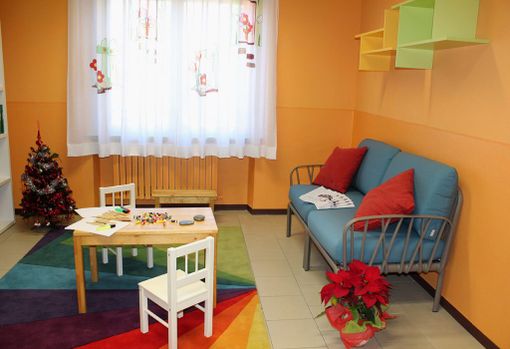 Uno scorcio della "Stanza delle donne e dei bambini" allestita presso la Questura di Asti Uno scorcio della "Stanza delle donne e dei bambini" allestita presso la Questura di Asti