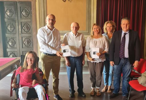 Il professor Grimaldi con alcuni membri della Giunta Il professor Grimaldi con alcuni membri della Giunta