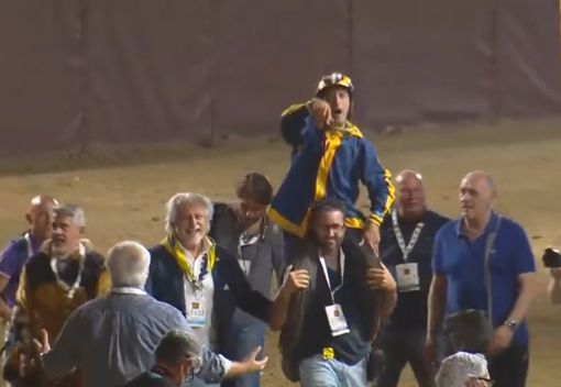 Un fotogramma della vittoria di San Luca Un fotogramma della vittoria di San Luca