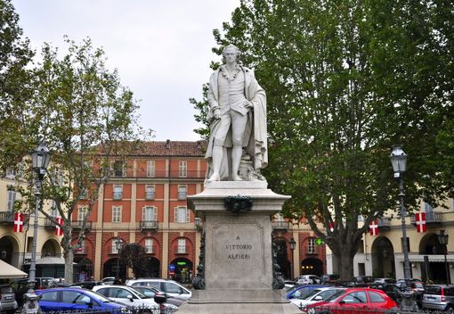 Piazza Alfieri Asti