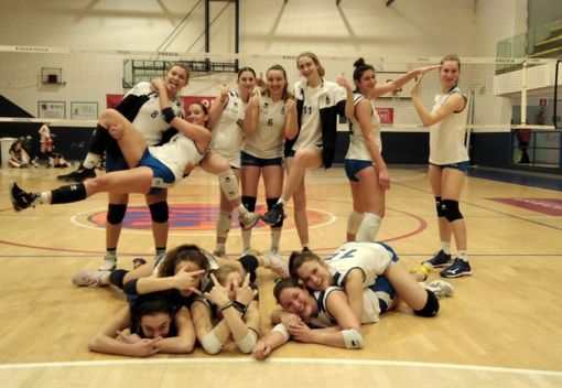 Un'immagine scherzosa delle atlete del Club76 Playasti impegnata nel campionato di serie C Un'immagine scherzosa delle atlete del Club76 Playasti impegnata nel campionato di serie C