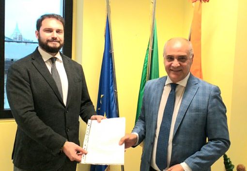 Il Presidente del Consiglio Comunale di Asti ricevuto in Regione dall'assessore Marrone Il Presidente del Consiglio Comunale di Asti ricevuto in Regione dall'assessore Marrone
