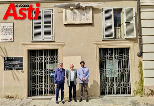 In foto: Vito Biscione, Maurizio Martino e Simone Nosenzo sotto la targa sulla casa natale di Gian Felice Gino In foto: Vito Biscione, Maurizio Martino e Simone Nosenzo sotto la targa sulla casa natale di Gian Felice Gino
