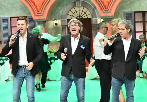 Piero Montanaro & I Cantavino Doc: 35 anni di musica e tradizione piemontese Piero Montanaro & I Cantavino Doc: 35 anni di musica e tradizione piemontese