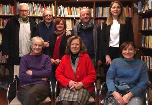 Il gruppo promotore del concorso letterario (seduta al centro Patrizia Gerbi Bordone)