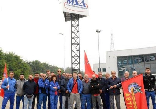 Lavoratori in sciopero (foto facebook Casa del Popolo) Lavoratori in sciopero (foto facebook Casa del Popolo)