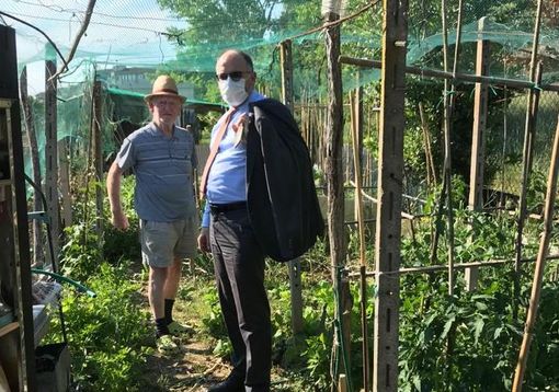 Il sindaco Rasero in visita agli orti sociali di località San Quirico Il sindaco Rasero in visita agli orti sociali di località San Quirico