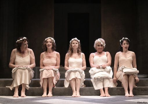Un'immagine di scena di Lisistrata (ph. A. Botticelli)