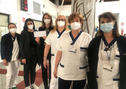 Il sindaco Anna Macchia con alcune operatrici dell'equipe vaccinazioni