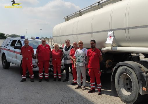 Dalla Guardia di Finanza di Asti in dono alla Croce Rossa italiana due articolati e 28mila litri di gasolio