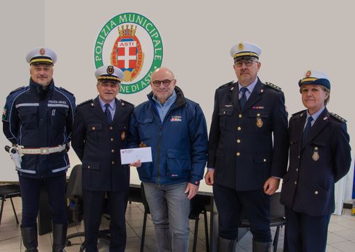 Il dott. Testore con, da sinistra, l'ispettore Buoso, il  comandante Saracco, il vicecomandante Borgo e la commissario Capusso