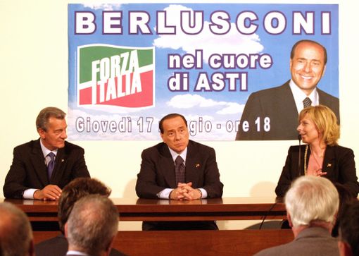 Due immagini (la seconda a fine articolo) di Silvio Berlusconi ad Asti, nel 2007 (per gentile concessione di Giulio Morra)