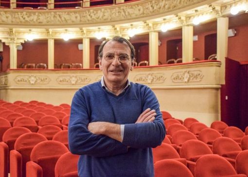 Porro ritratto in una foto d'archivio scattata al Teatro Alfieri Porro ritratto in una foto d'archivio scattata al Teatro Alfieri