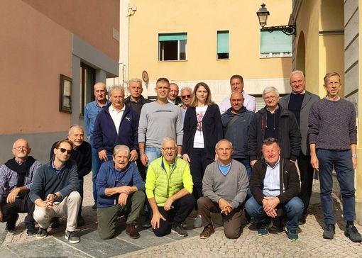 Il sindaco Anna Macchia (al centro nella foto) con un gruppo di volontari a un recente seminario formativo