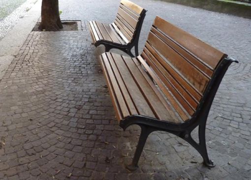 Panchine di design a rischio: Miroglio interroga il Comune Panchine di design a rischio: Miroglio interroga il Comune