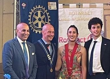 IL passato ed il presente del Rotary e Rotaract Canelli-Nizza con da sinistra Hisham Barida, Paolo Marmo e Carola Marmo e Federico Orione.