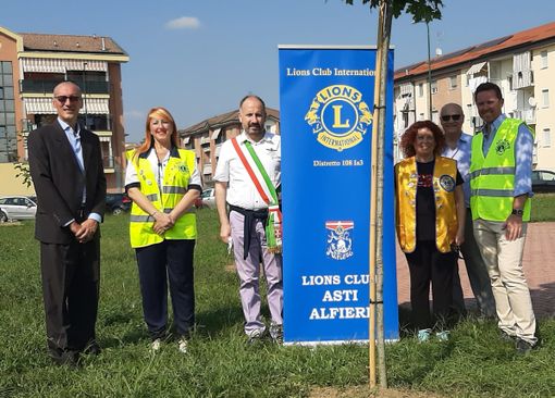 L'assessore all'Ambiente Renato Berzano, Elisabetta Lombardi, il sindaco Rasero, Roberta Pistone, il cerimoniere Giovanni Boccia ed il secondo vice Presidente Paolo Perucca