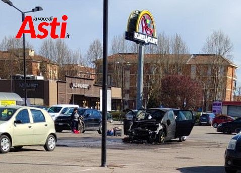 Asti: un altro incendio auto oggi pomeriggio in corso Alessandria