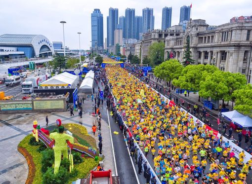 Studenti Suism dell'Università di Asti alla maratona di Wuhan Studenti Suism dell'Università di Asti alla maratona di Wuhan
