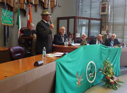 Giancarlo Bosetti Consigliere Nazionale dell’ANA, durante il suo intervento dal tavolo della presidenza dell’assemblea. Giancarlo Bosetti Consigliere Nazionale dell’ANA, durante il suo intervento dal tavolo della presidenza dell’assemblea.