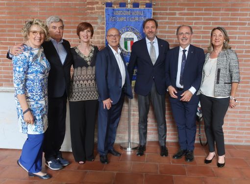 La rappresentanza degli “Azzurri Astigiani” con il presidente nazionale Stefano Mei (al centro). La rappresentanza degli “Azzurri Astigiani” con il presidente nazionale Stefano Mei (al centro).