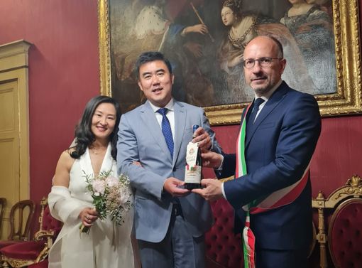 Il sindaco con gli sposi