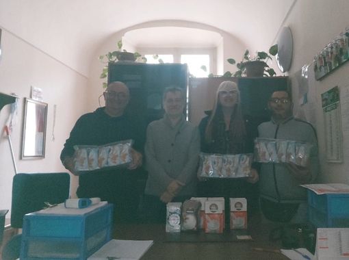 Asti, solidarietà in azione: la consegna mensile delle colazioni al dormitorio