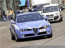 Nudo in corso Ivrea (pressi Esselunga), bloccato da agenti della Polizia Nudo in corso Ivrea (pressi Esselunga), bloccato da agenti della Polizia