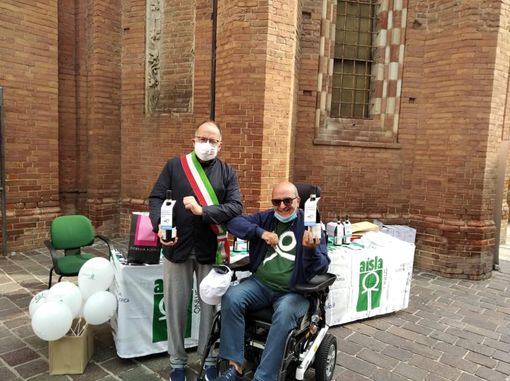 Il sindaco Maurizio Rasero con il referente Aisla, nonché vicepresidente nazionale dell'Associazione, Vincenzo Soverino Il sindaco Maurizio Rasero con il referente Aisla, nonché vicepresidente nazionale dell'Associazione, Vincenzo Soverino