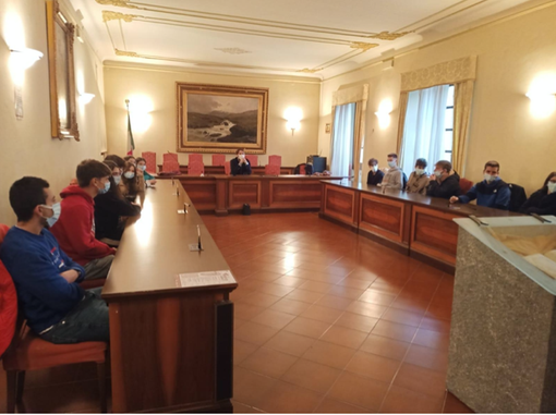 Il sindaco di Nizza Monferrato apre le porte alle classi quinte del Pellati