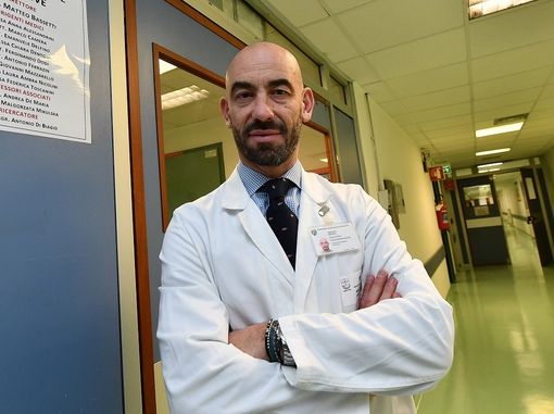 Matteo Bassetti: "Le scuole? Possono riaprire in sicurezza. Sono sconcertato sulla proposta di un rinvio" Matteo Bassetti: "Le scuole? Possono riaprire in sicurezza. Sono sconcertato sulla proposta di un rinvio"