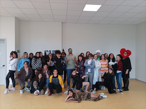 In scena al Palco 19 di Asti i ragazzi della scuola media Jona con &quot;Burton nel paese dei freaks&quot;